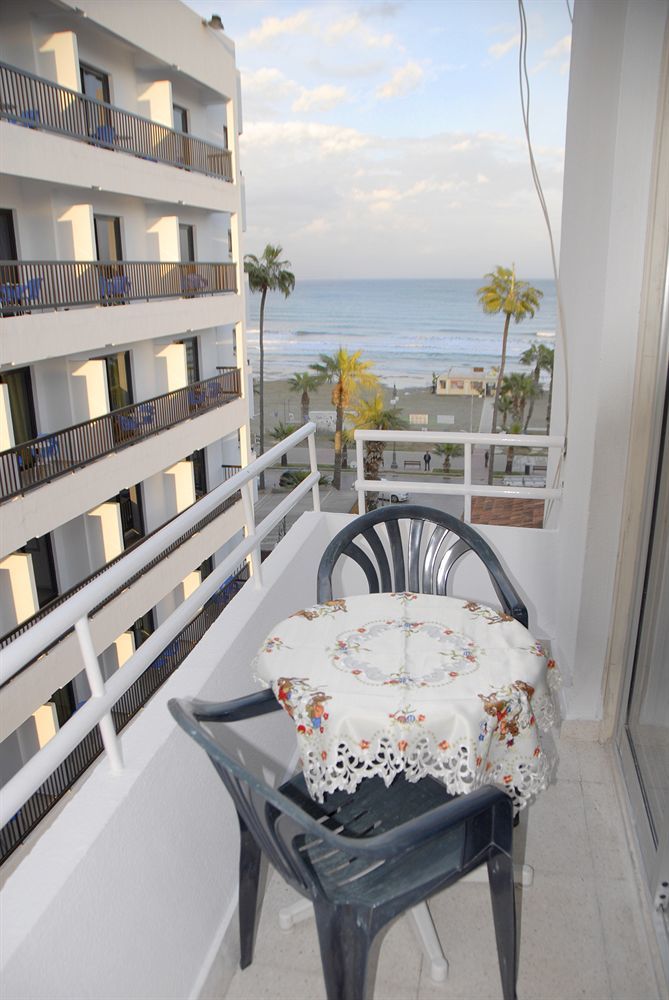 Palm Sea Beach Hotel Apartments Larnaca Exterior photo
