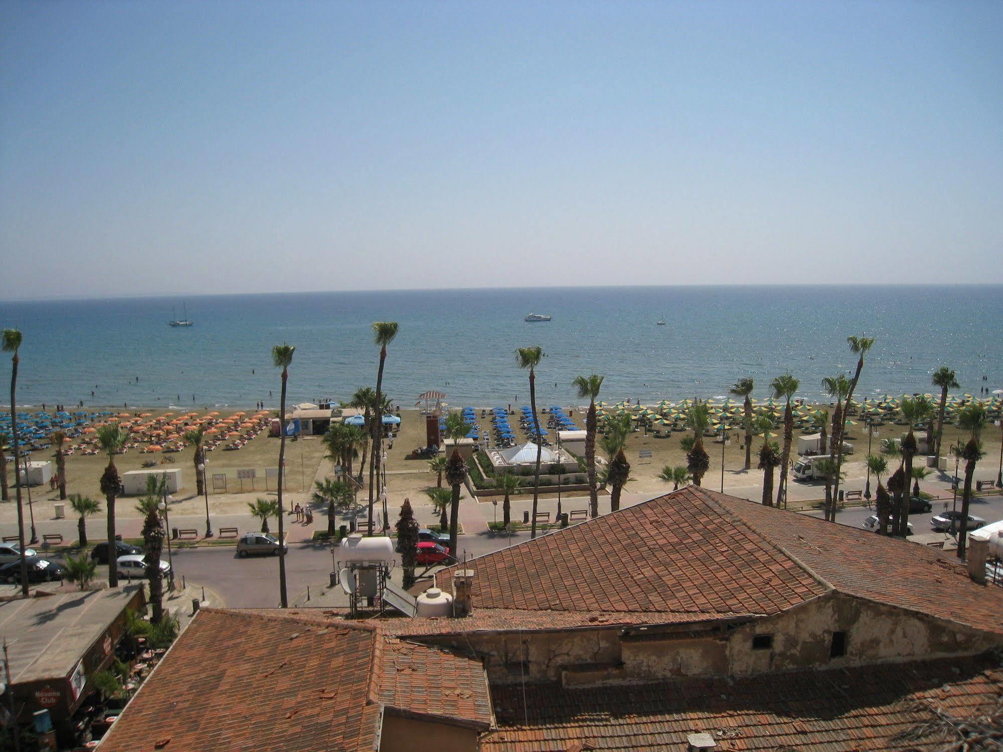 Palm Sea Beach Hotel Apartments Larnaca Exterior photo