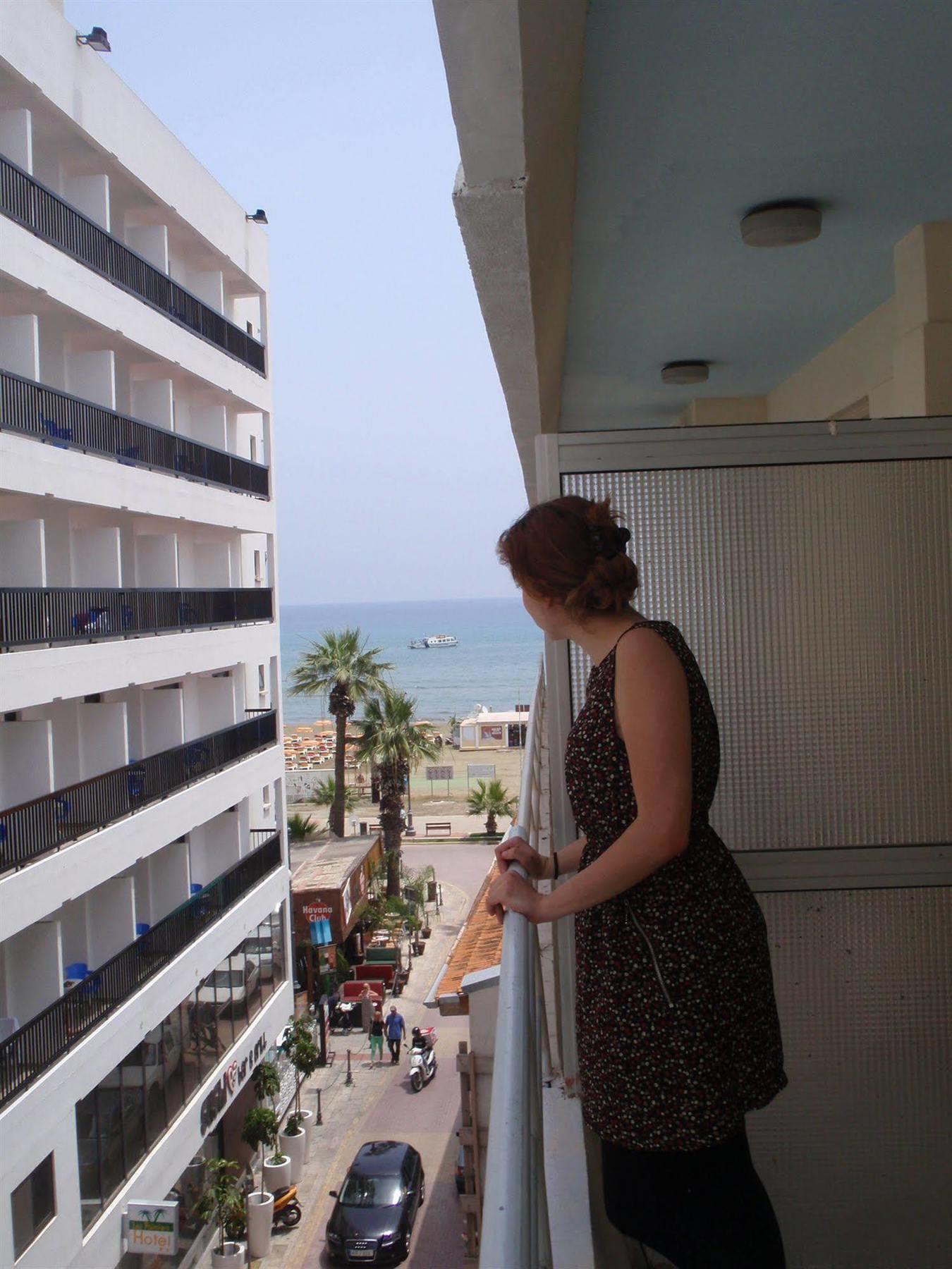 Palm Sea Beach Hotel Apartments Larnaca Exterior photo