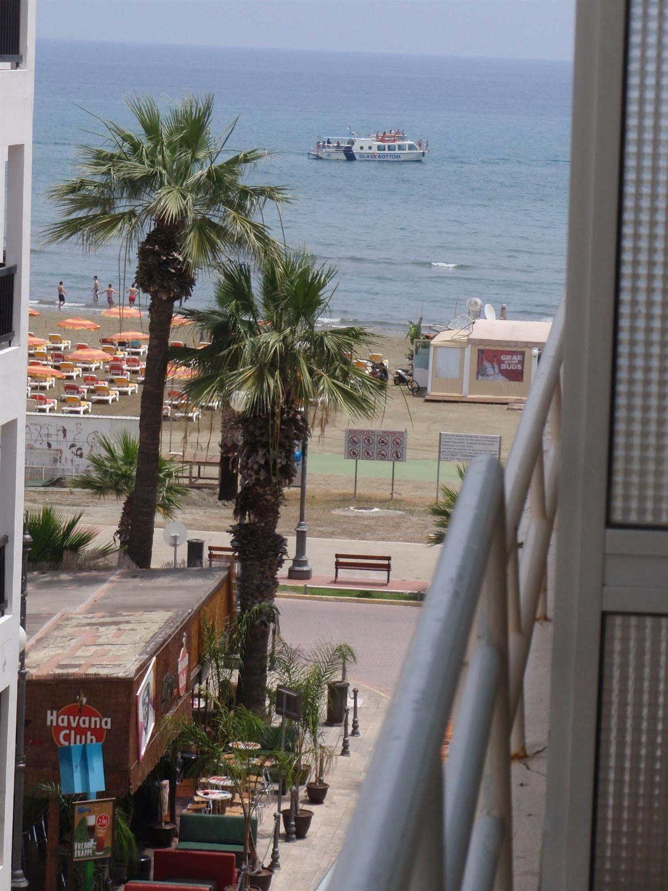 Palm Sea Beach Hotel Apartments Larnaca Exterior photo