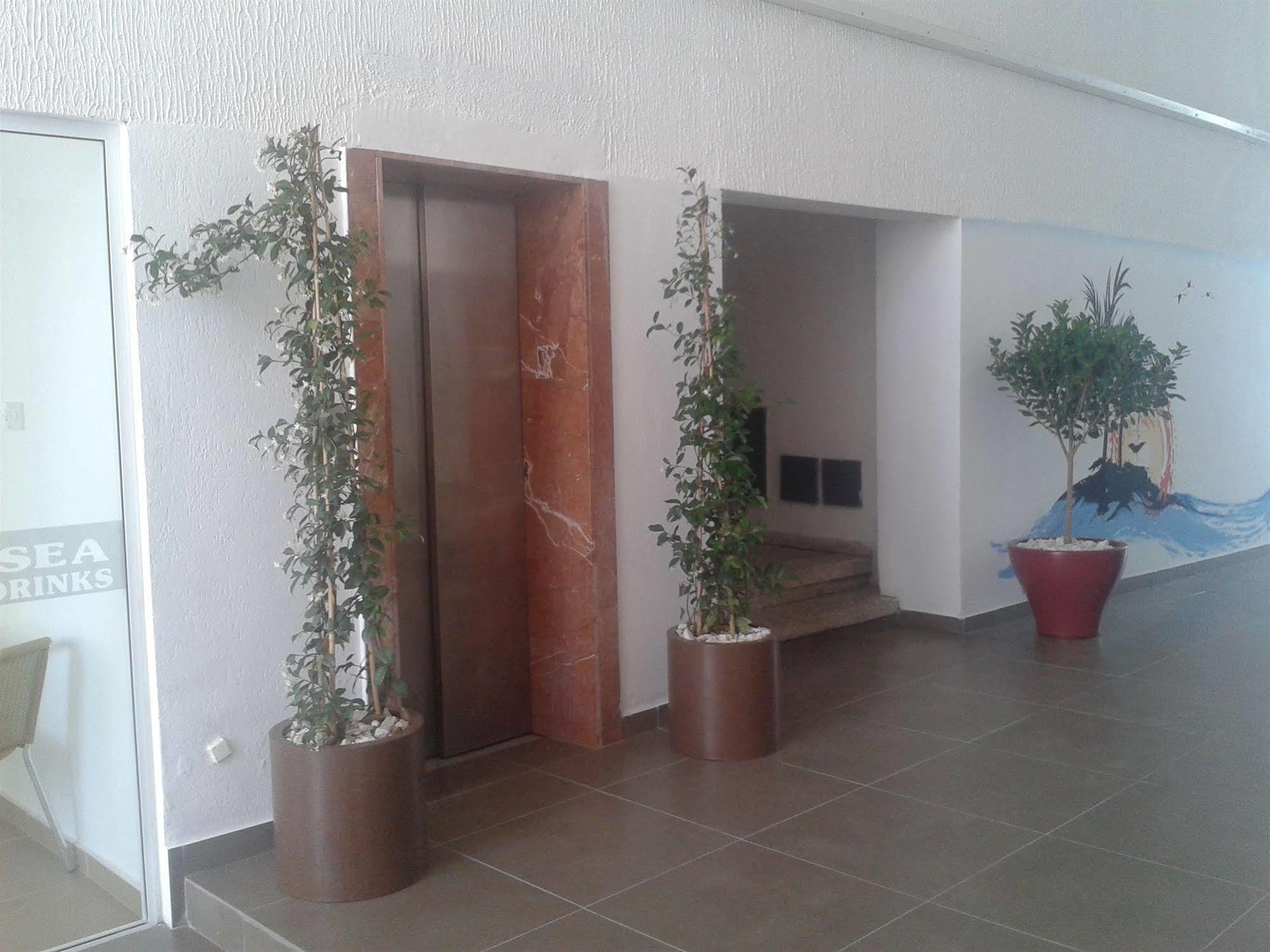 Palm Sea Beach Hotel Apartments Larnaca Exterior photo