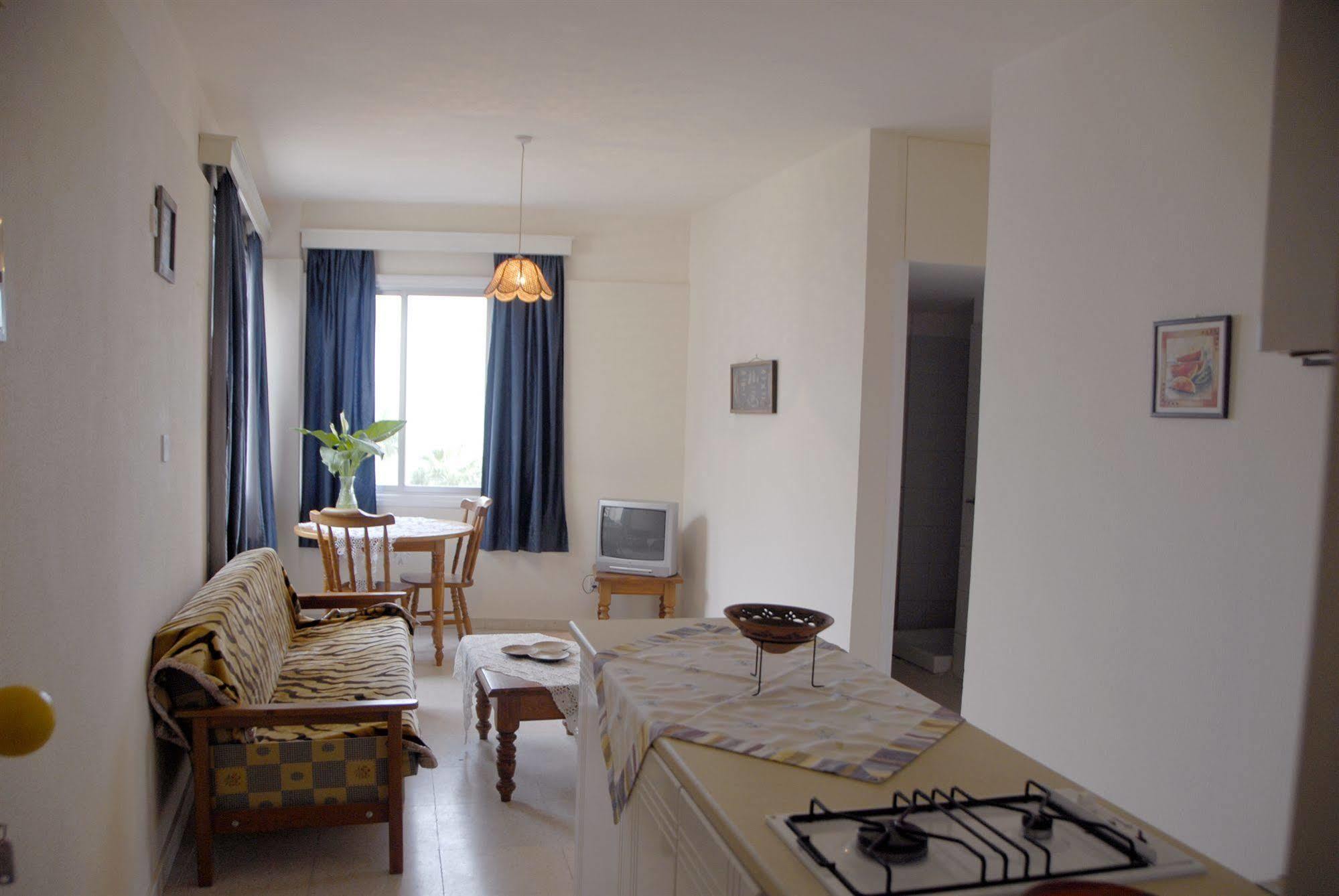 Palm Sea Beach Hotel Apartments Larnaca Exterior photo